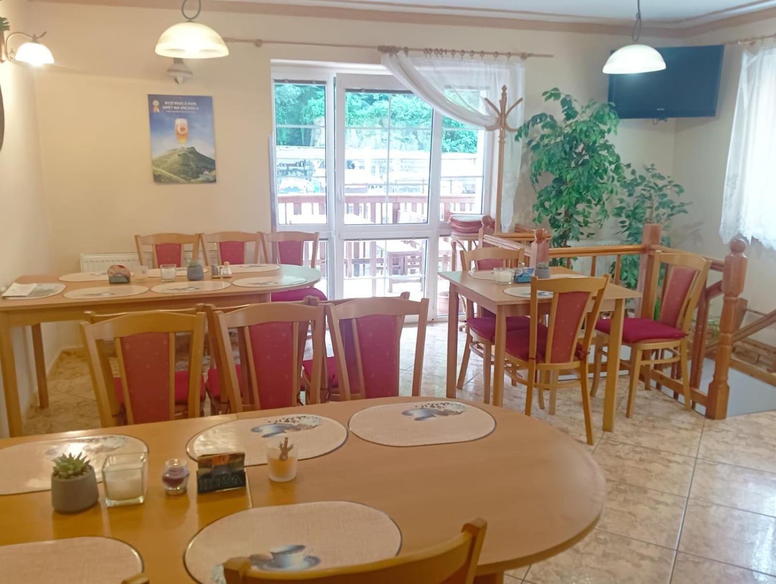 Restaurace a Penzion Oáza Hřensko Exterior foto