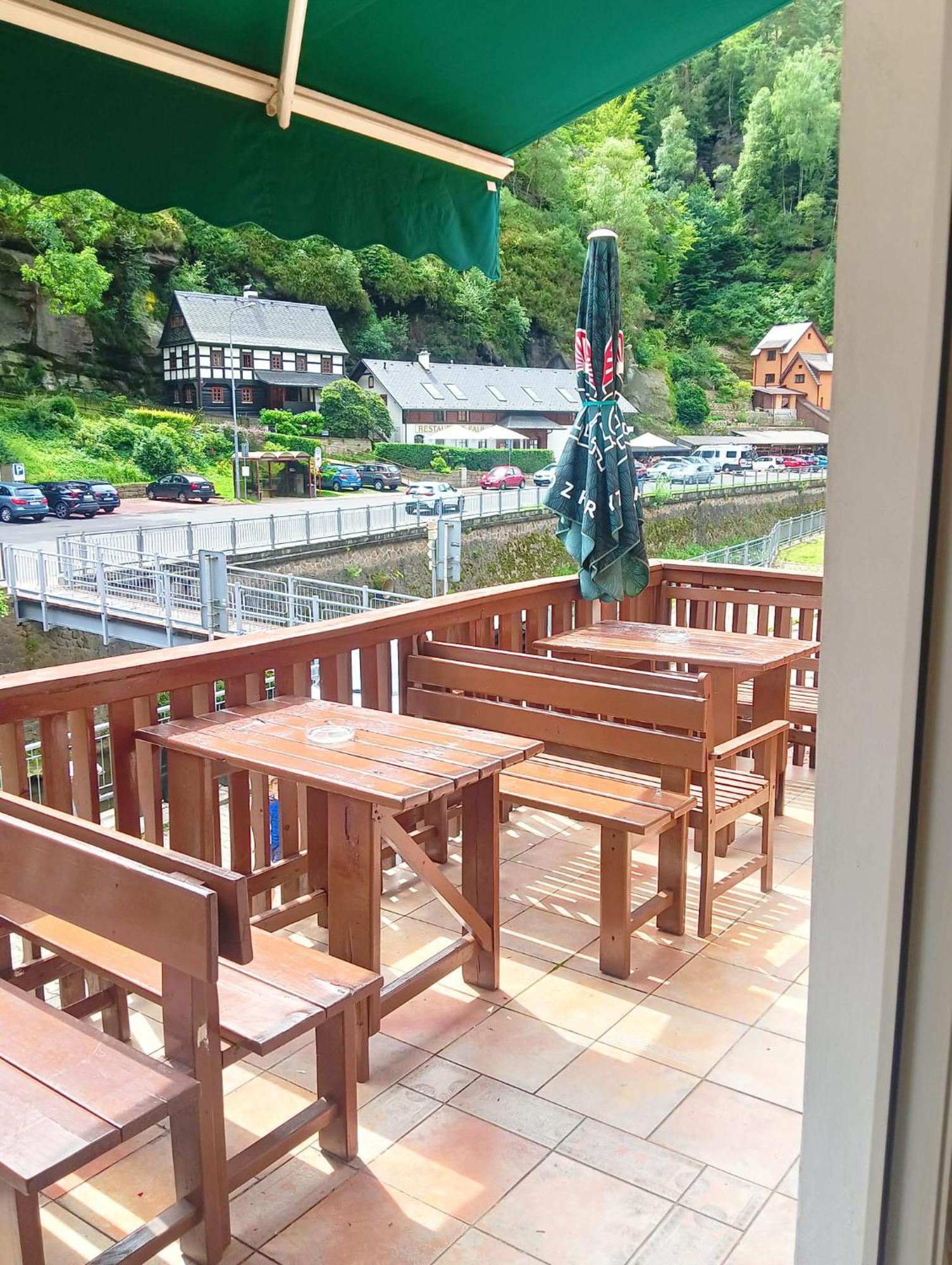 Restaurace a Penzion Oáza Hřensko Exterior foto